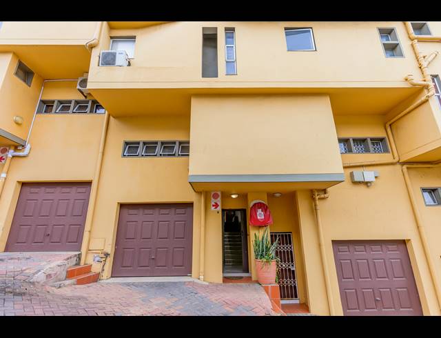 3 BEDROOM DUPLEX FOR SALE IN RESERVOIR HILLS